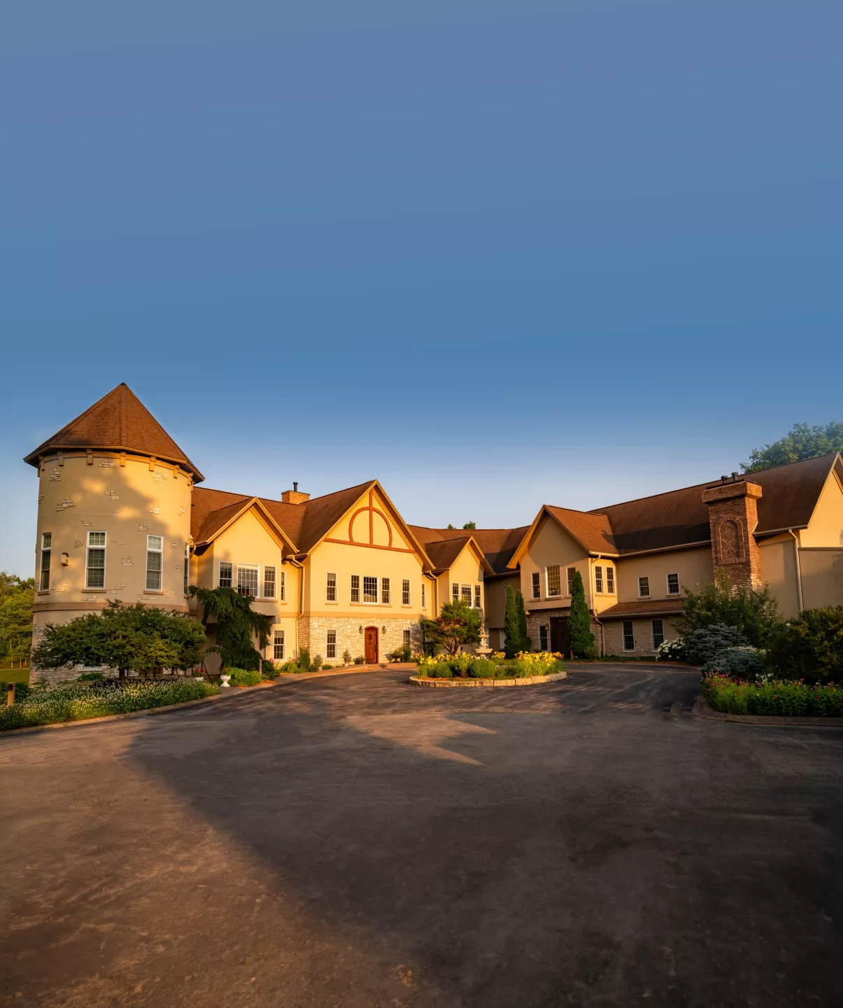 Goldmoor Inn exterior front